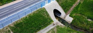 Przebudowa mostu przez rzekę Siennica wraz z dojazdami w ciągu drogi wojewódzkiej Nr 690 (2+987-3+320)